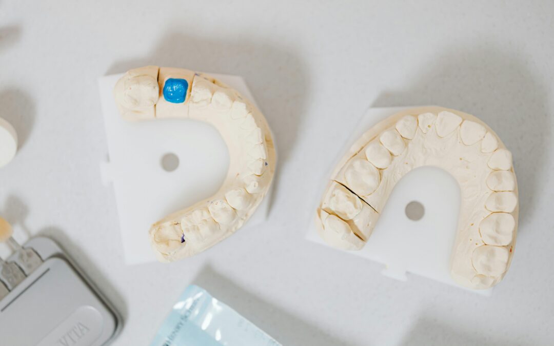 dental crowns in imprints of teeth